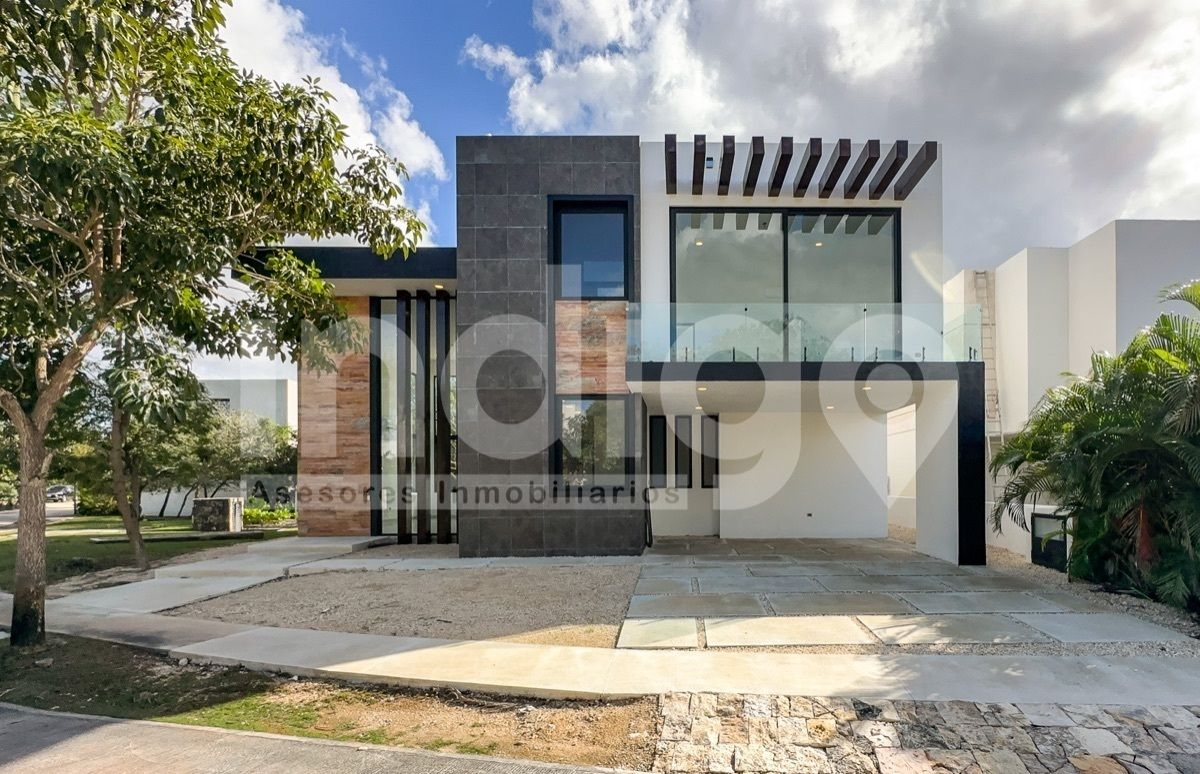 1 de 51: Fachada Frontal