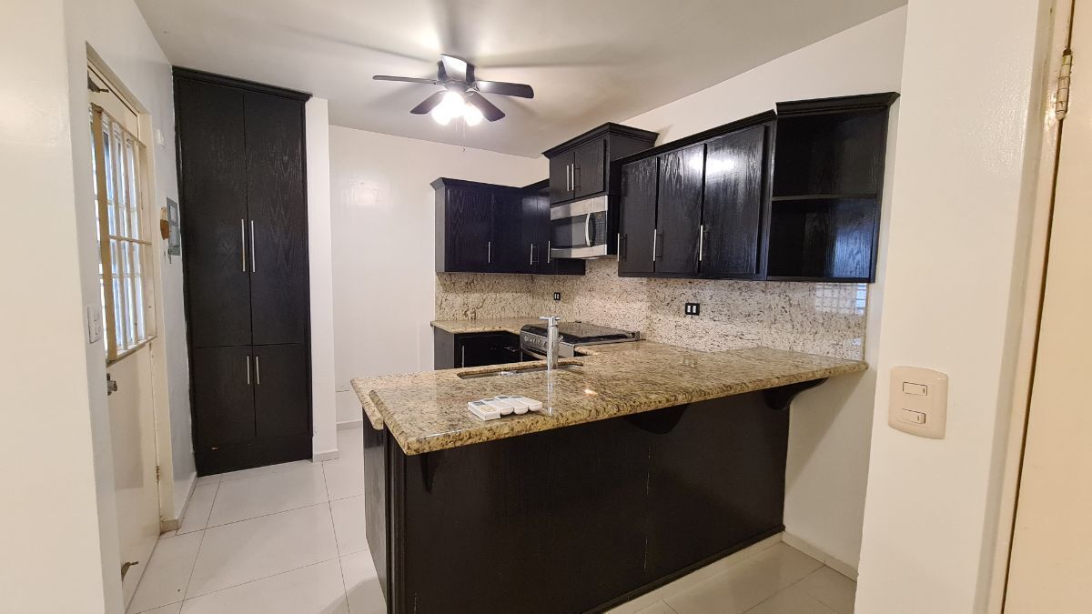 Cocina equipada. Alacena. Nicho refrigerador. Barra desayuna