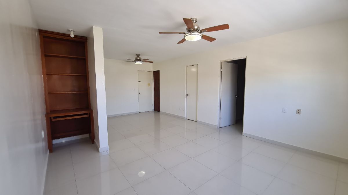 Rec principal con centro trabajo, vestidor, baño y cuarto bl