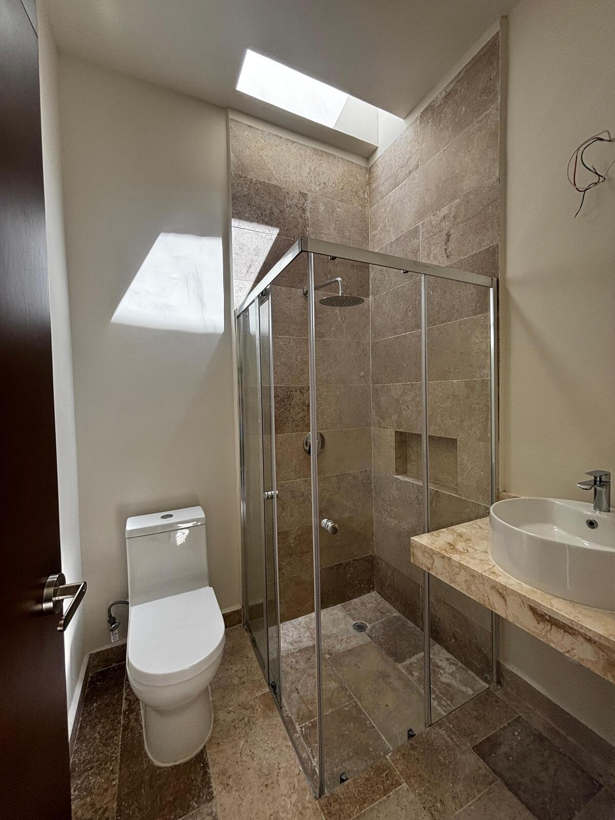 22 de 39: Baño, Tercera Habitación