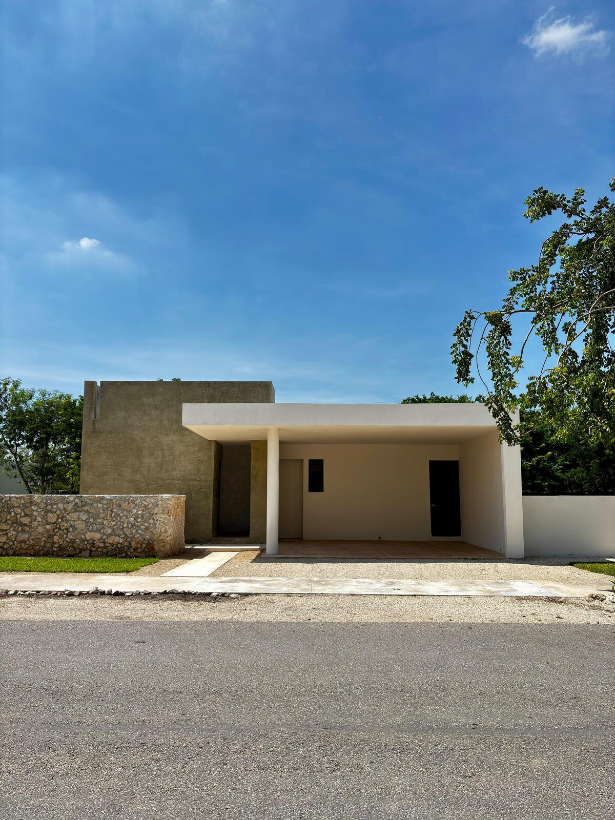 1 de 39: Fachada Principal