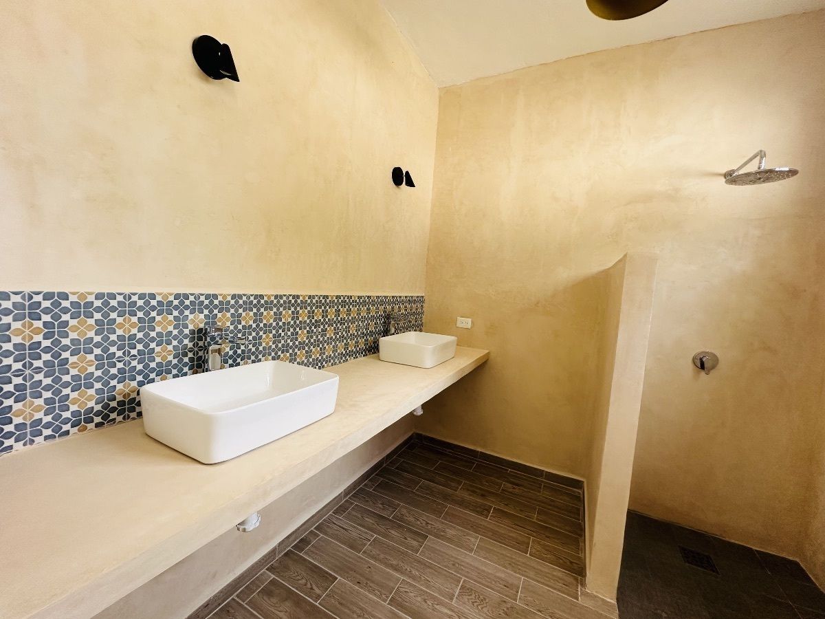 10 of 18: Bano de la habitación principal