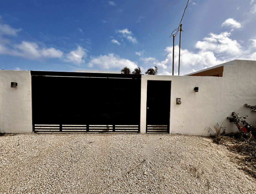 18 of 18: Fachada de la casa