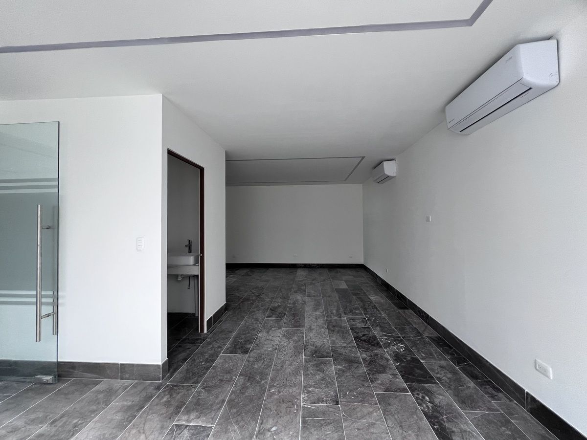 3 of 32: OFICINA PRIVADA