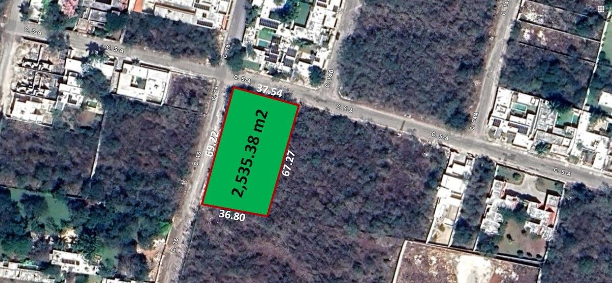Terreno en Esquina de 2,535.38 m2 en Cholul, Viladiu, Merida