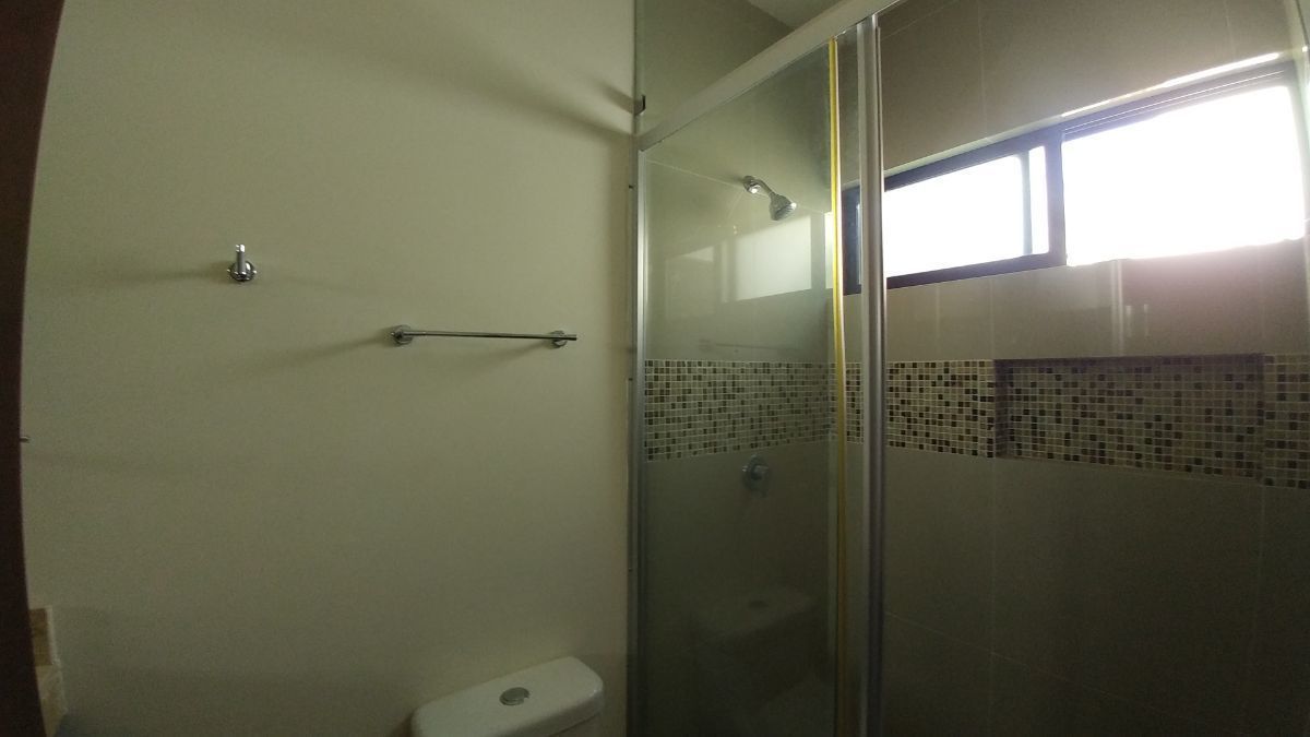 9 de 32: baño de habitación pb