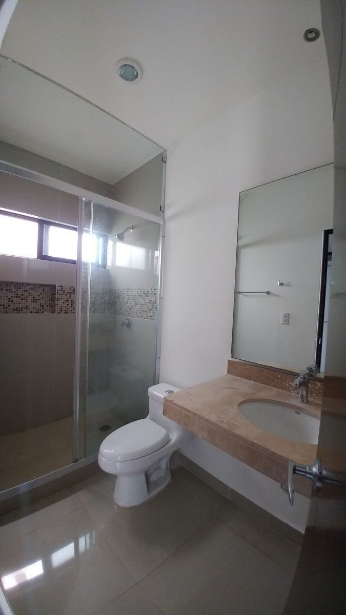 29 de 32: baño de habitación principal