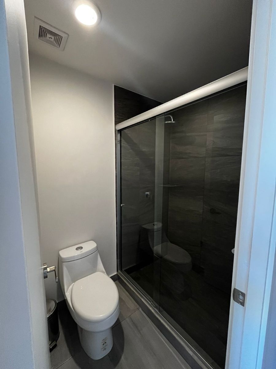 WC Y PUERTAS DE ALUMINIO Y CRISTAL, foto 5 de 31
