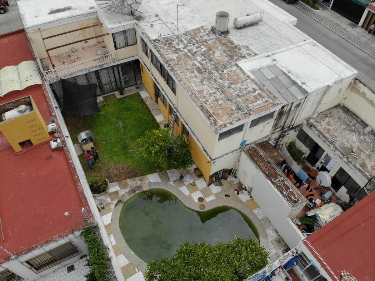 Casa en Venta en esquina para remodelar en Jardines del Bosque, Guadalajara