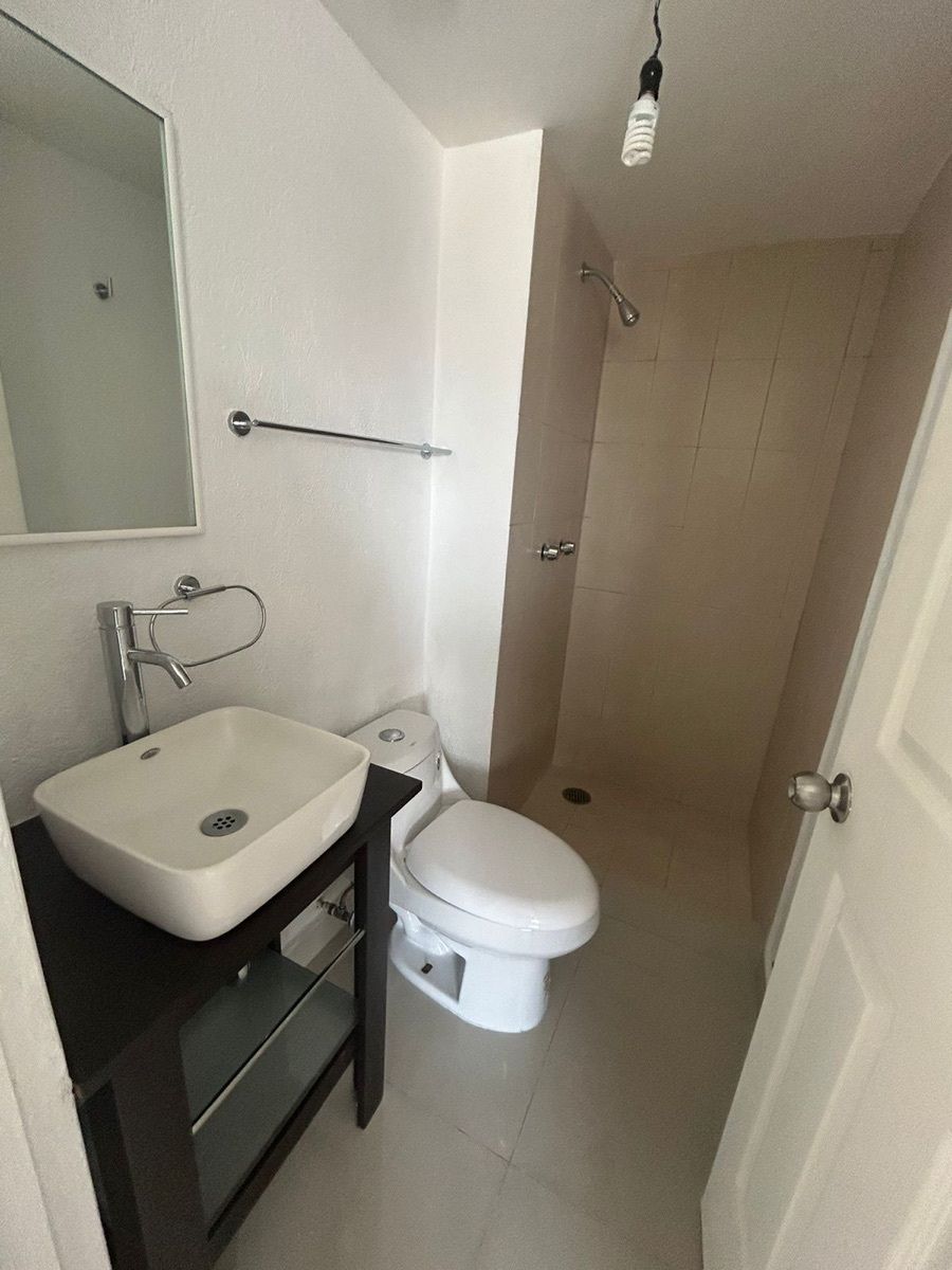 13 de 20: BAÑO 1