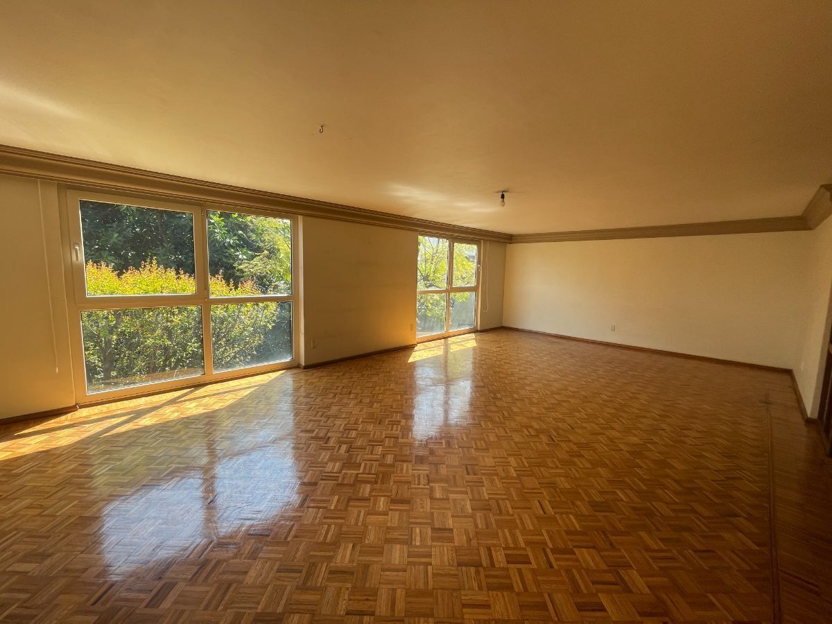 15 de 42: Espacio para sala comedor de muy buen tamaño
