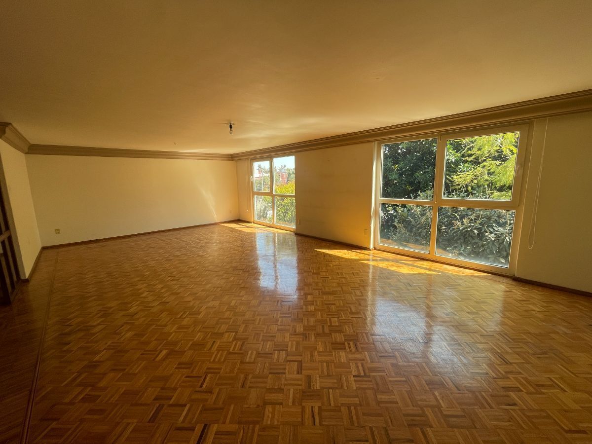 16 de 42: Espacio para sala comedor de muy buen tamaño
