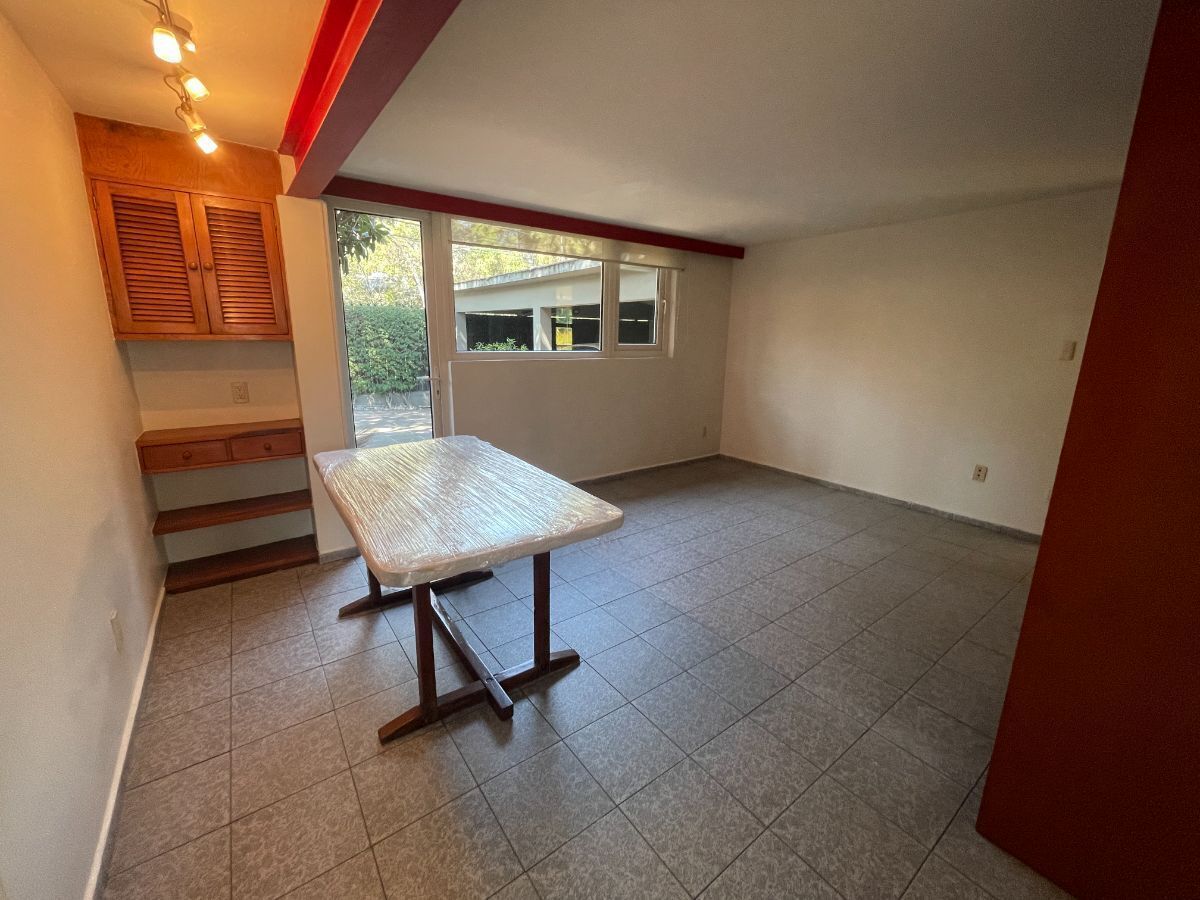22 de 42: Gran espacio para antecomedor o family room