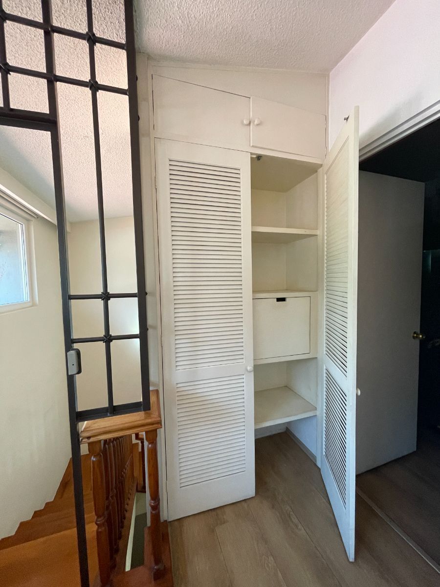 25 de 42: Closet blancos