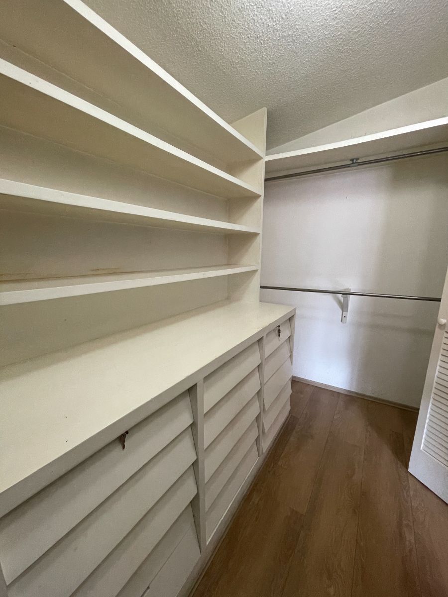 37 de 42: Vestidor recámara principal
