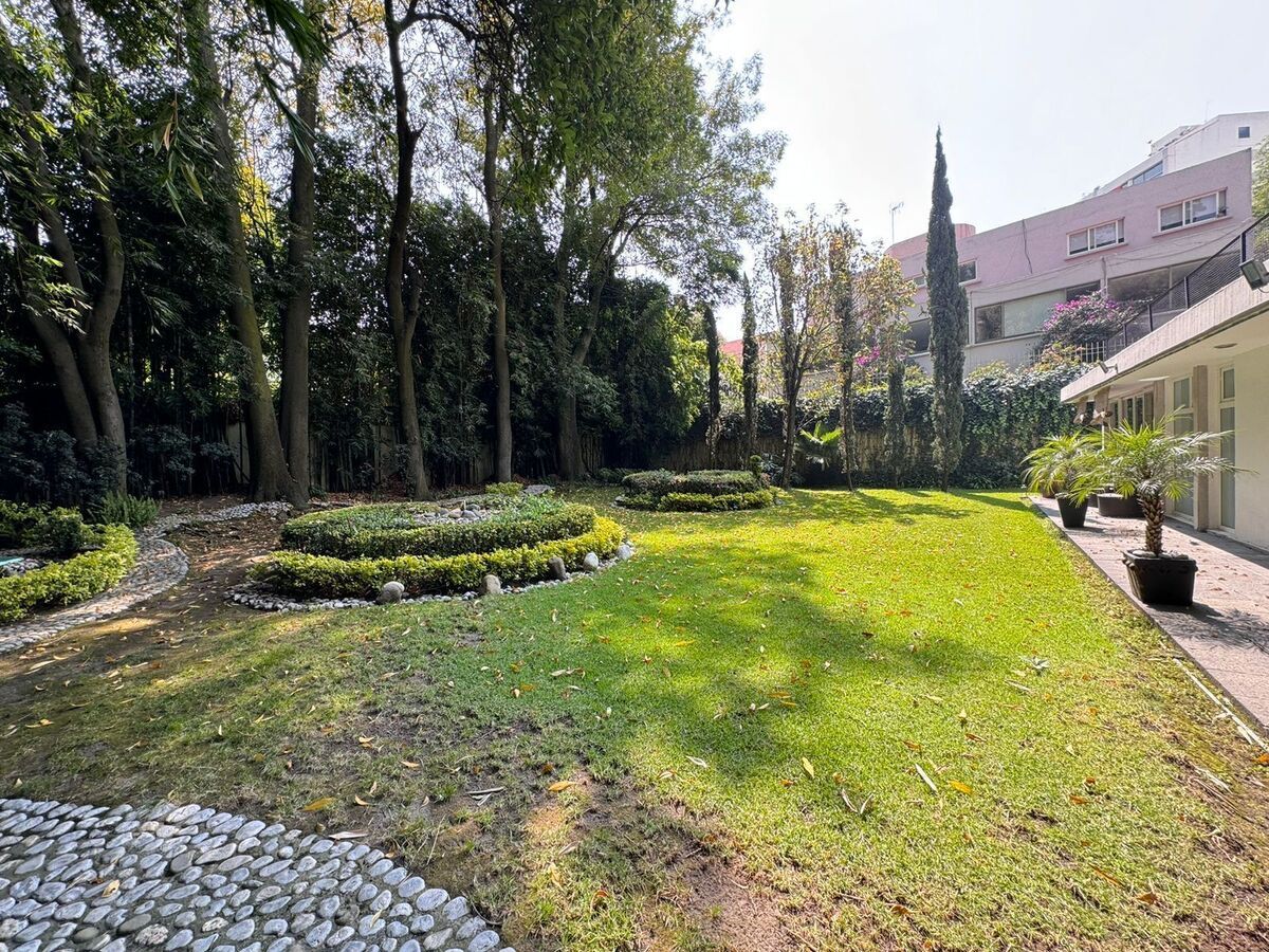 HOUSE WITH GARDENS IN LOMAS DE CHAPULTEPEC - foto 2