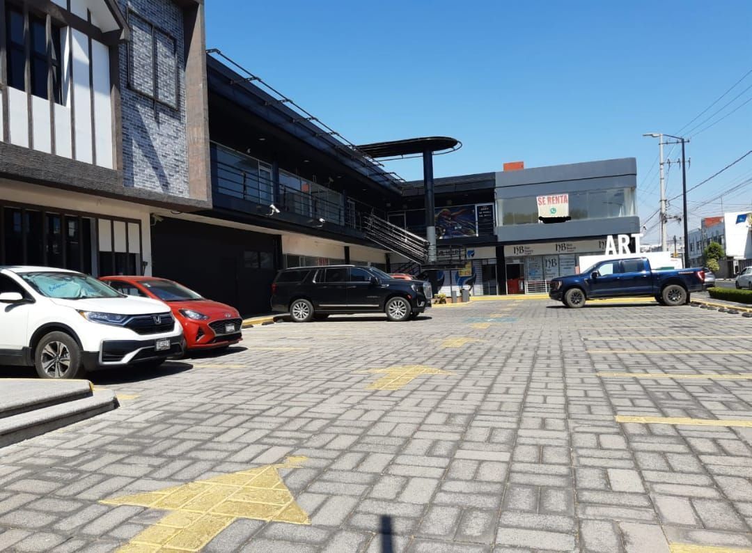 5 de 10: Estacionamiento entrada 43 poniente