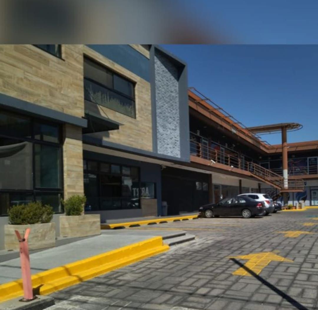 1 de 10: Entrada a la plaza