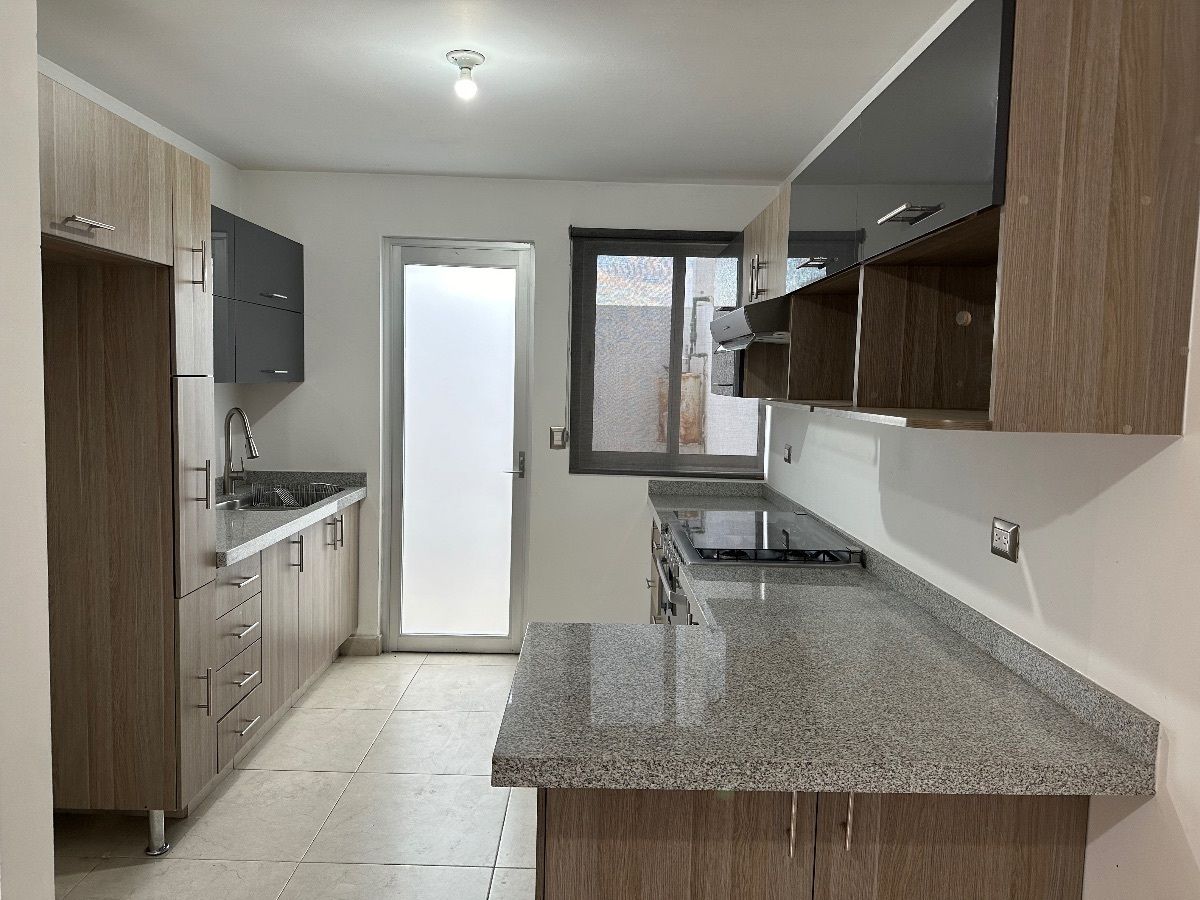 1 of 20: Cocina cubierta de granito