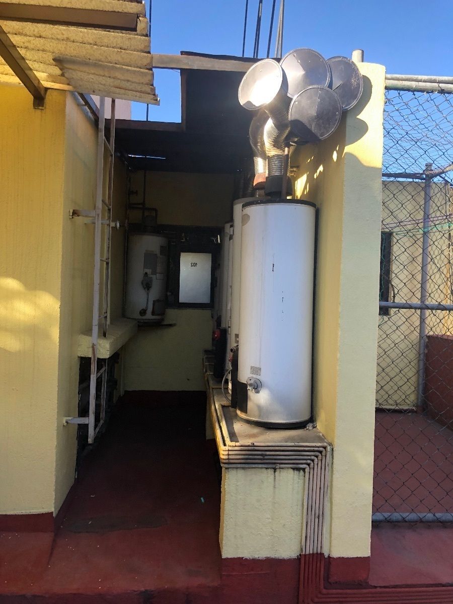 21 de 25: Área de calentadores.