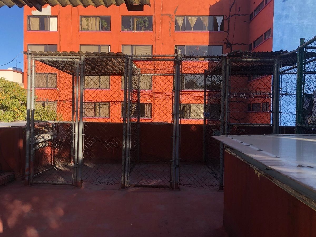 23 de 25: Jaulas de tendido.