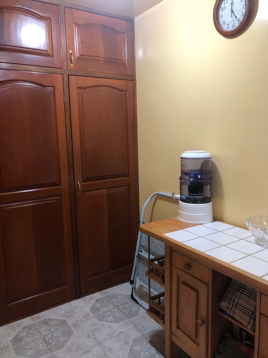 8 de 25: Cocina y alacena vista lateral izquierdo.