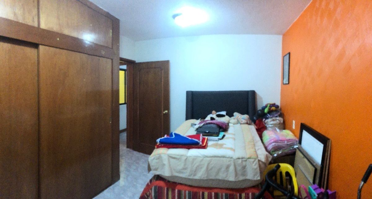17 de 25: Recámara 2 con closet de piso a techo.