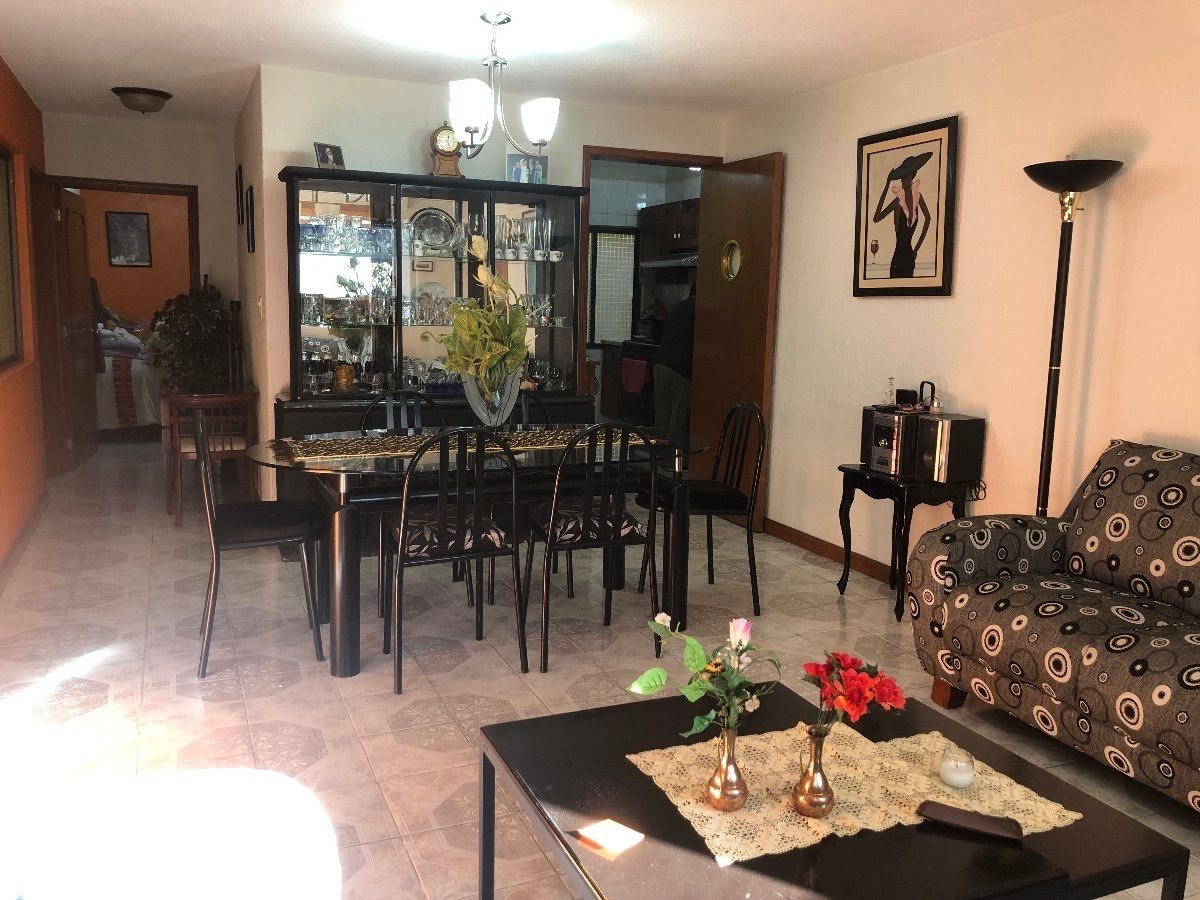 2 de 25: Sala y comedor.