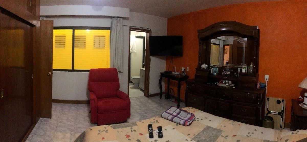 15 de 25: Recámara principal con baño.