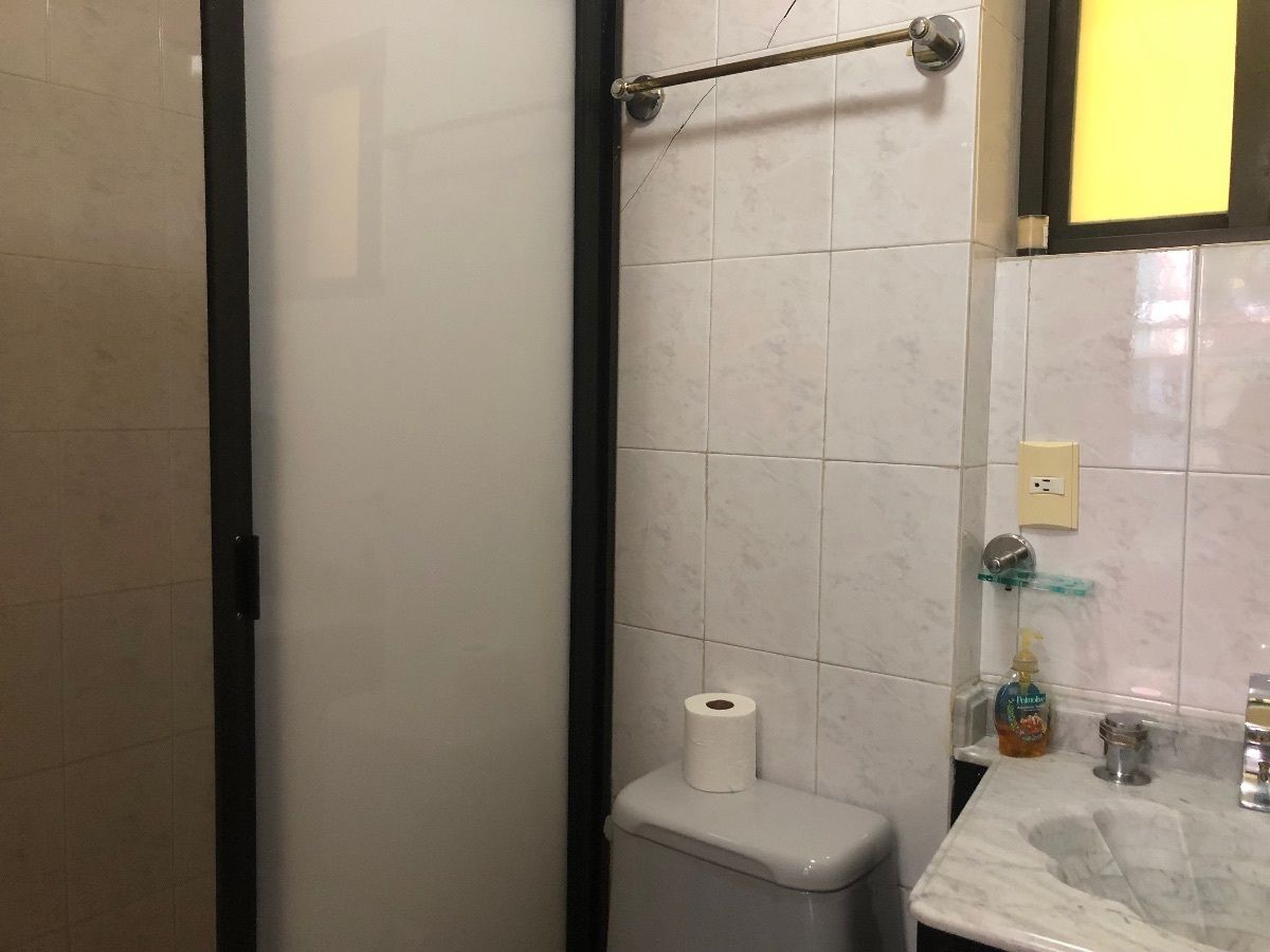 19 de 25: Baño en recámara principal.