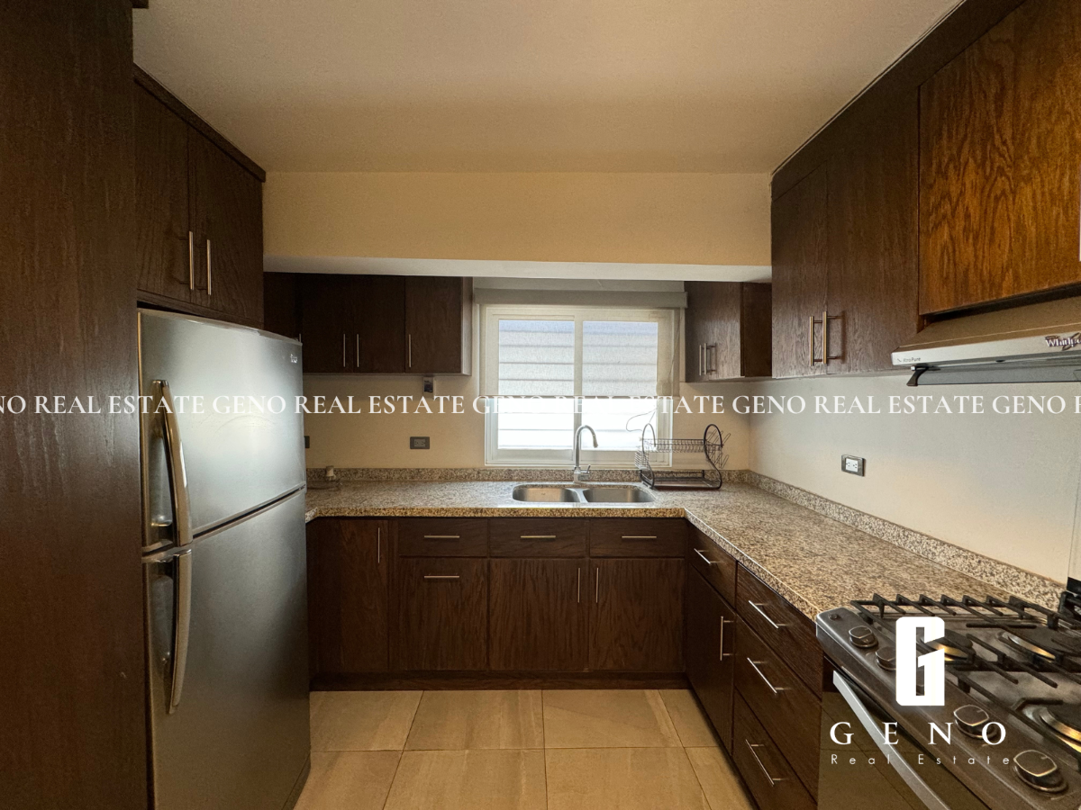 3 of 12: Cocina equipada
