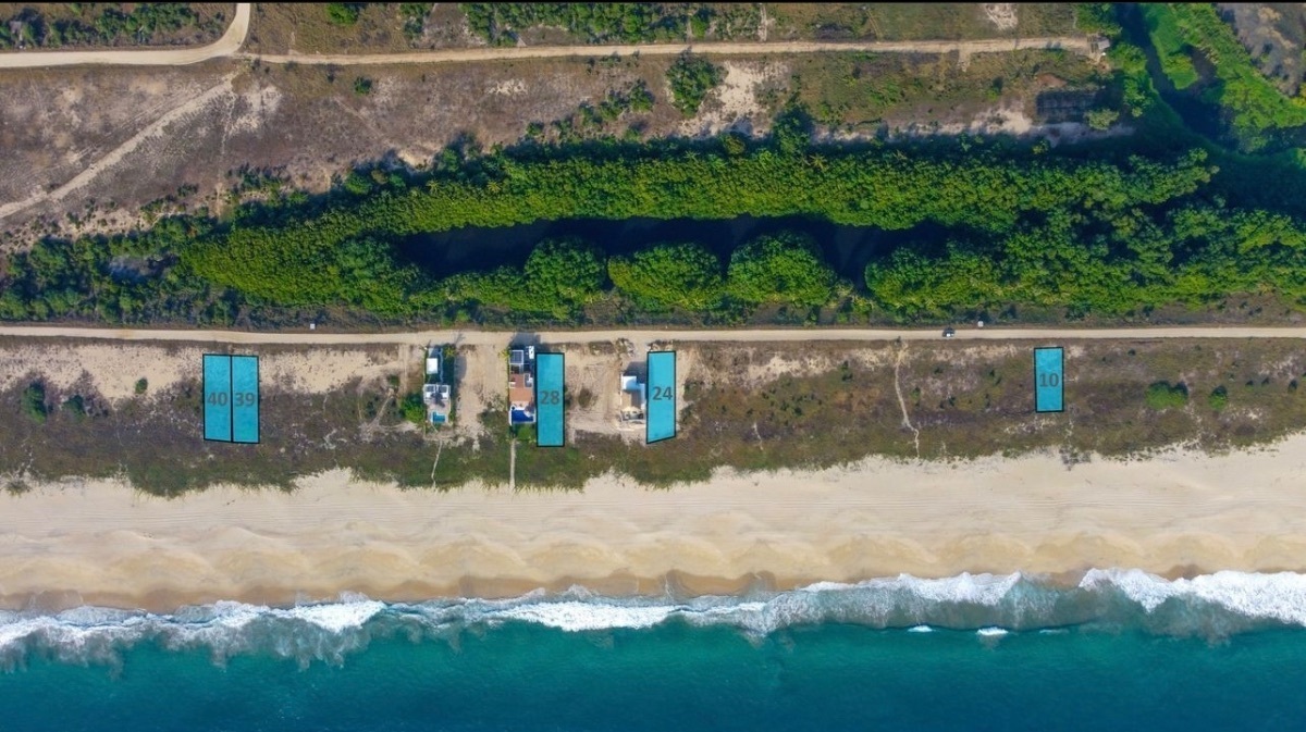 3 of 5: Area de lotes frente al mar