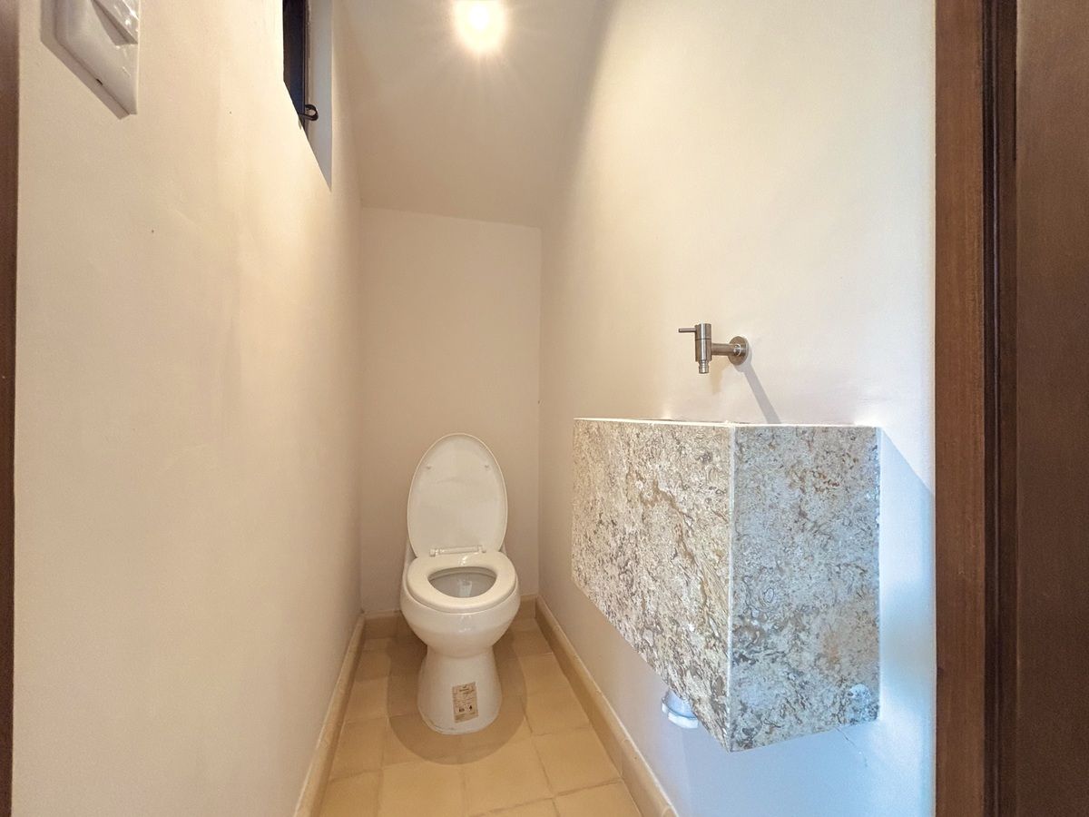 13 de 42: BAÑO VISITAS