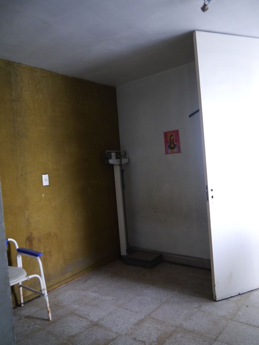 2 de 33: area de cuarto de servicio, tiene baño