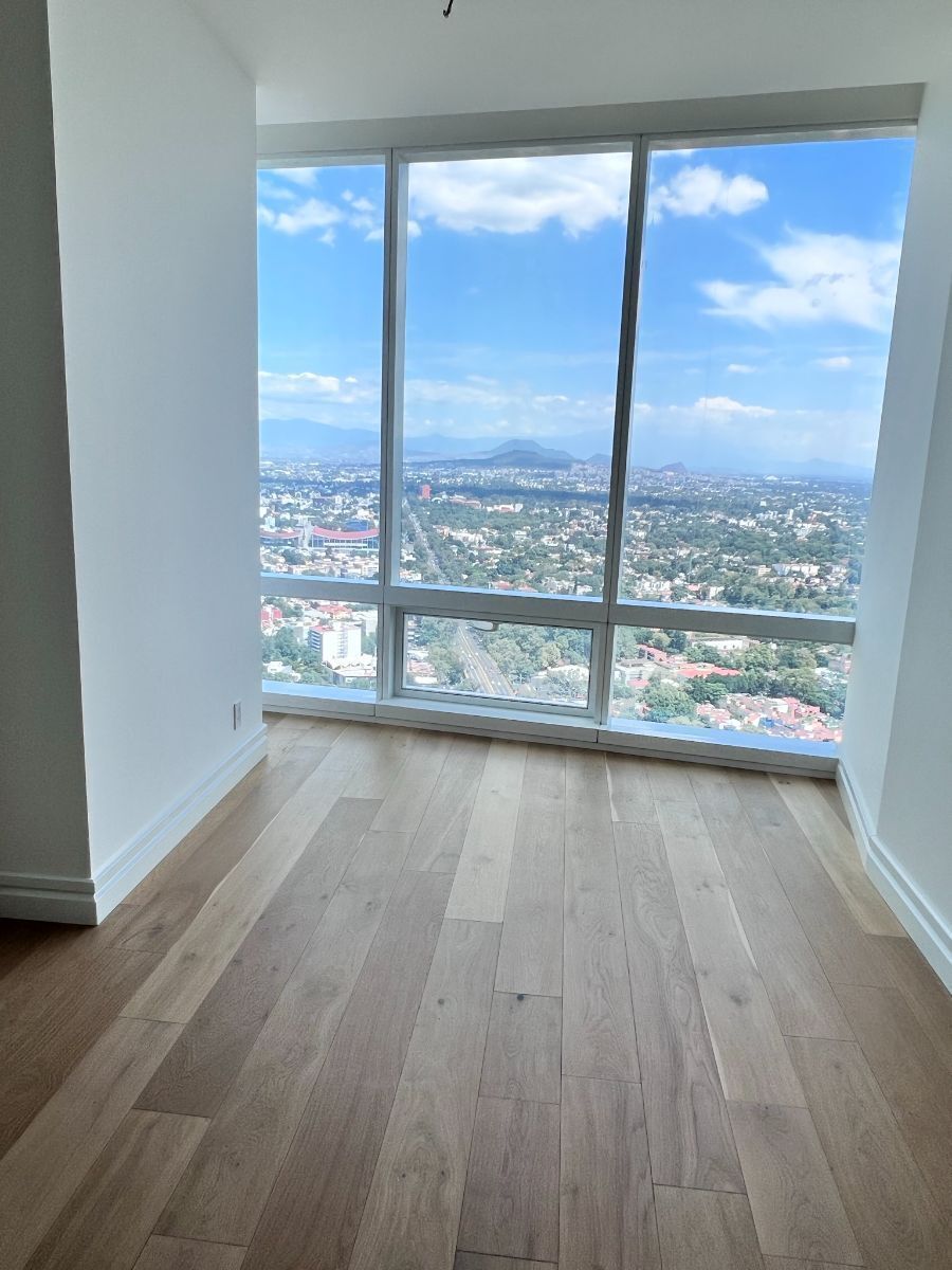 2 of 24: Vista desde sala comedor