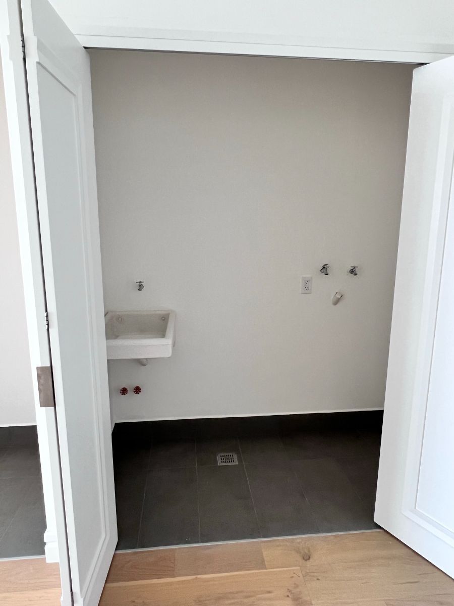 14 of 24: Cto de lavado