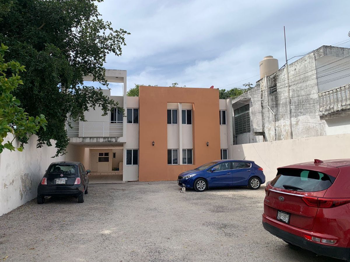 Propiedad con 11 Departamentos cerca de Av Itzaes y Hospital Ohoran, Centro