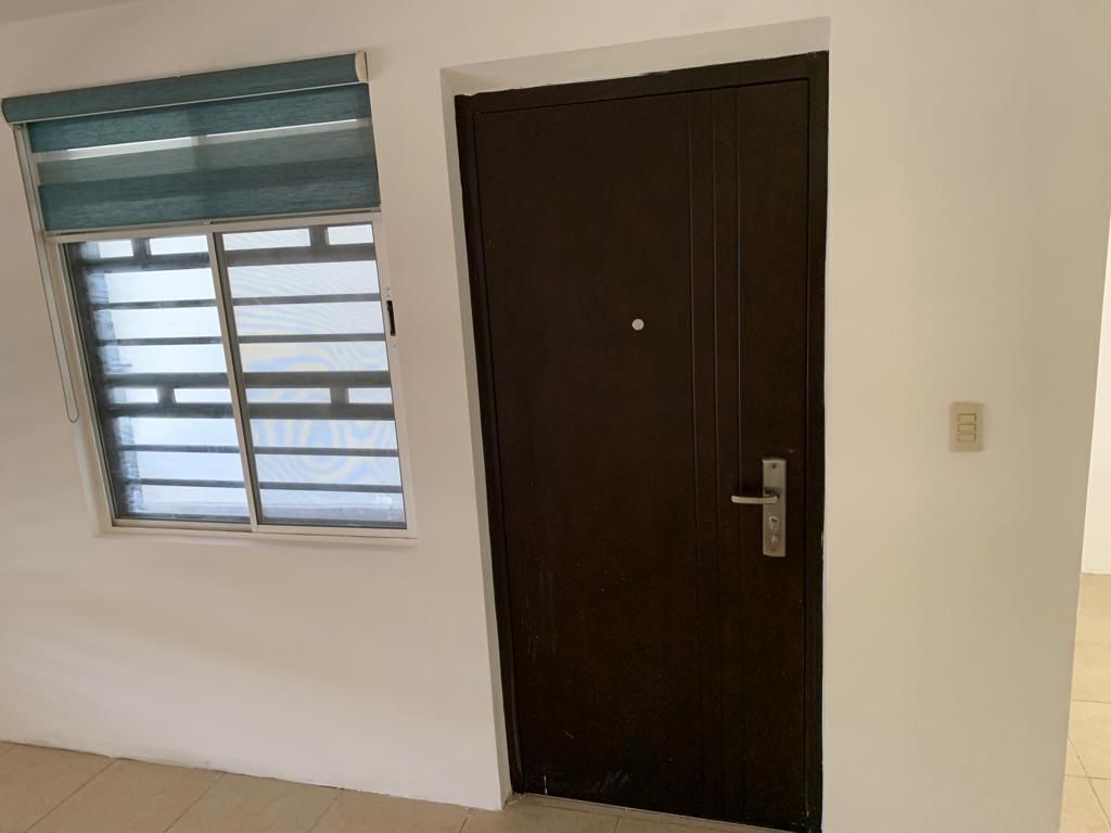 3 de 28: Puerta de seguridad