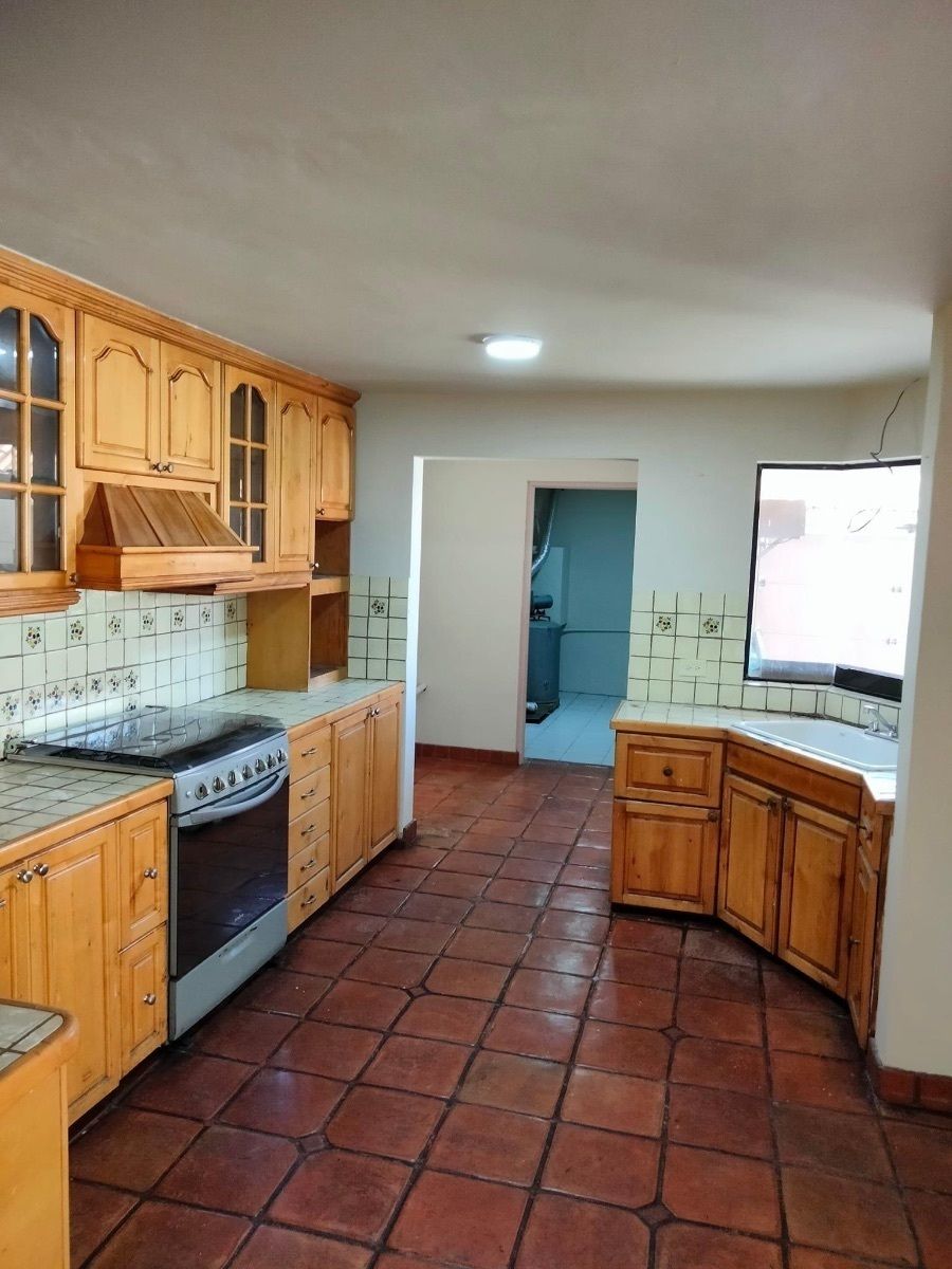 5 de 17: Cocina amplia