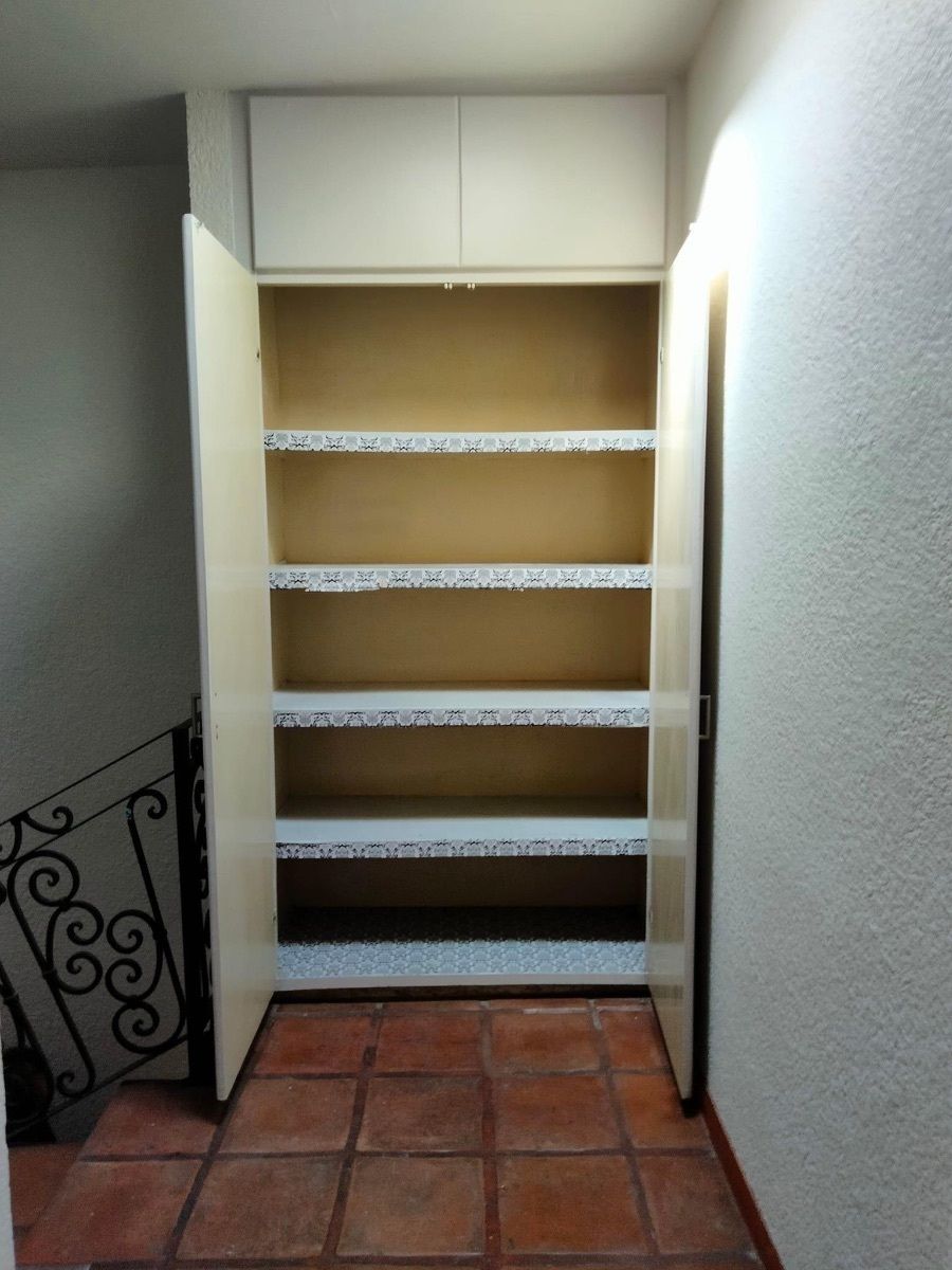 15 de 17: Mueble de blancos