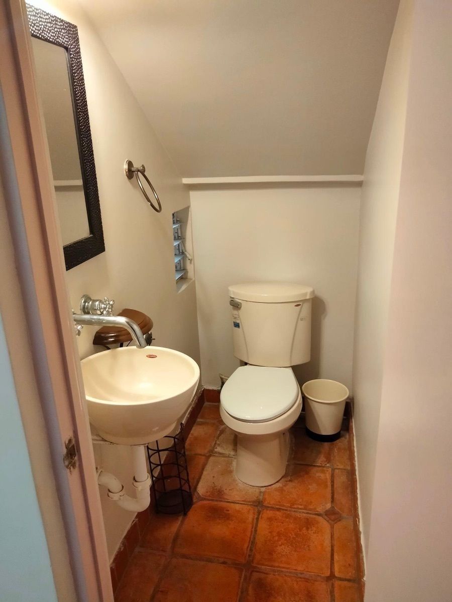 16 de 17: Medio baño