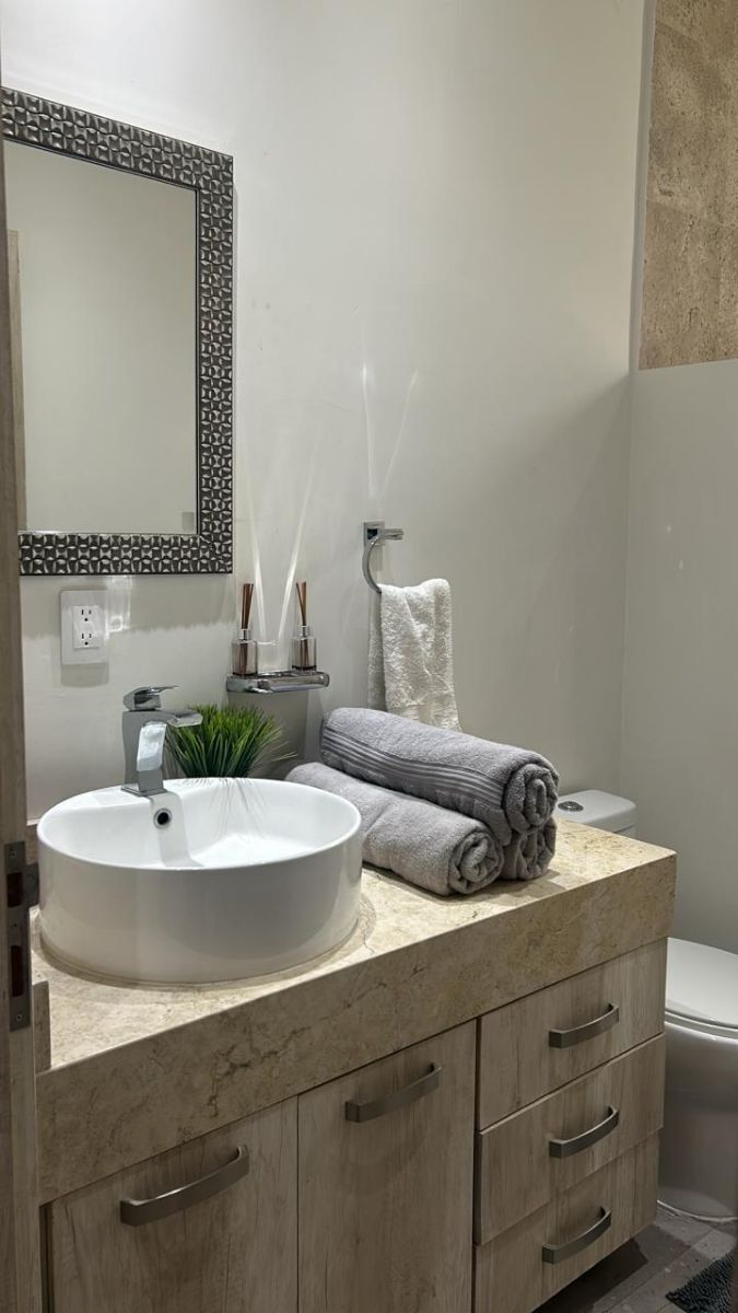 6 de 19: BAÑO COMPARTIDO