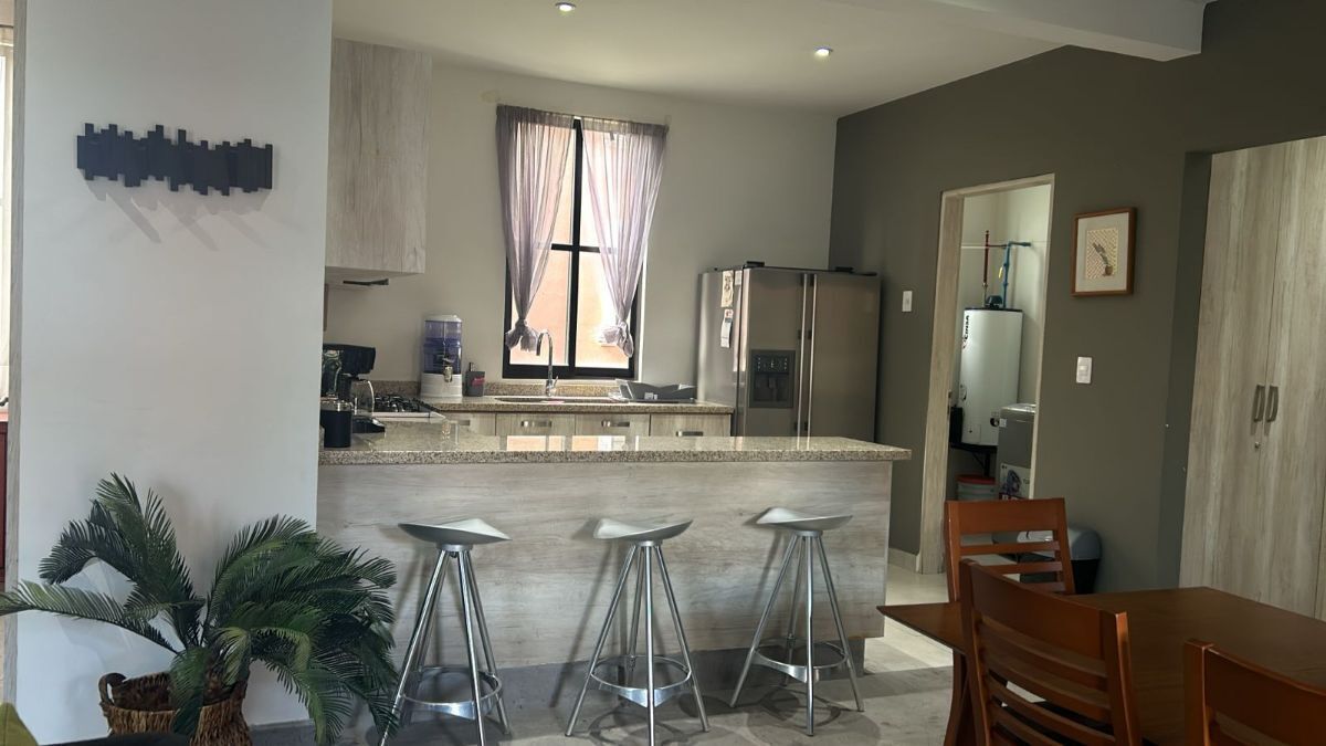 3 de 19: COCINA Y CUARTO DE LAVADO