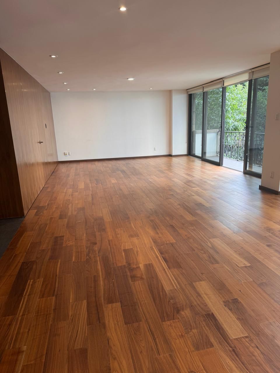 2 of 9: Sala/Comedor