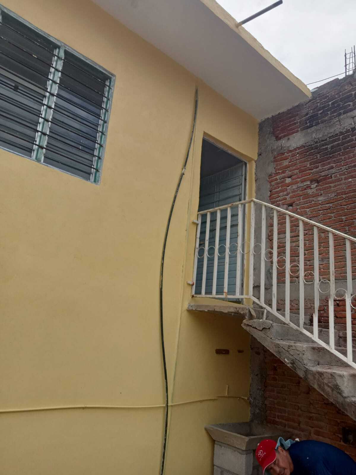 4 de 15: Escaleras a 2o piso