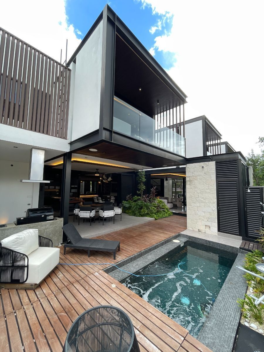 5 of 14: TERRAZA