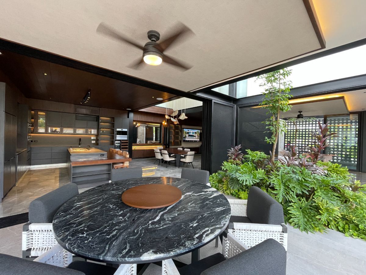 3 of 14: TERRAZA