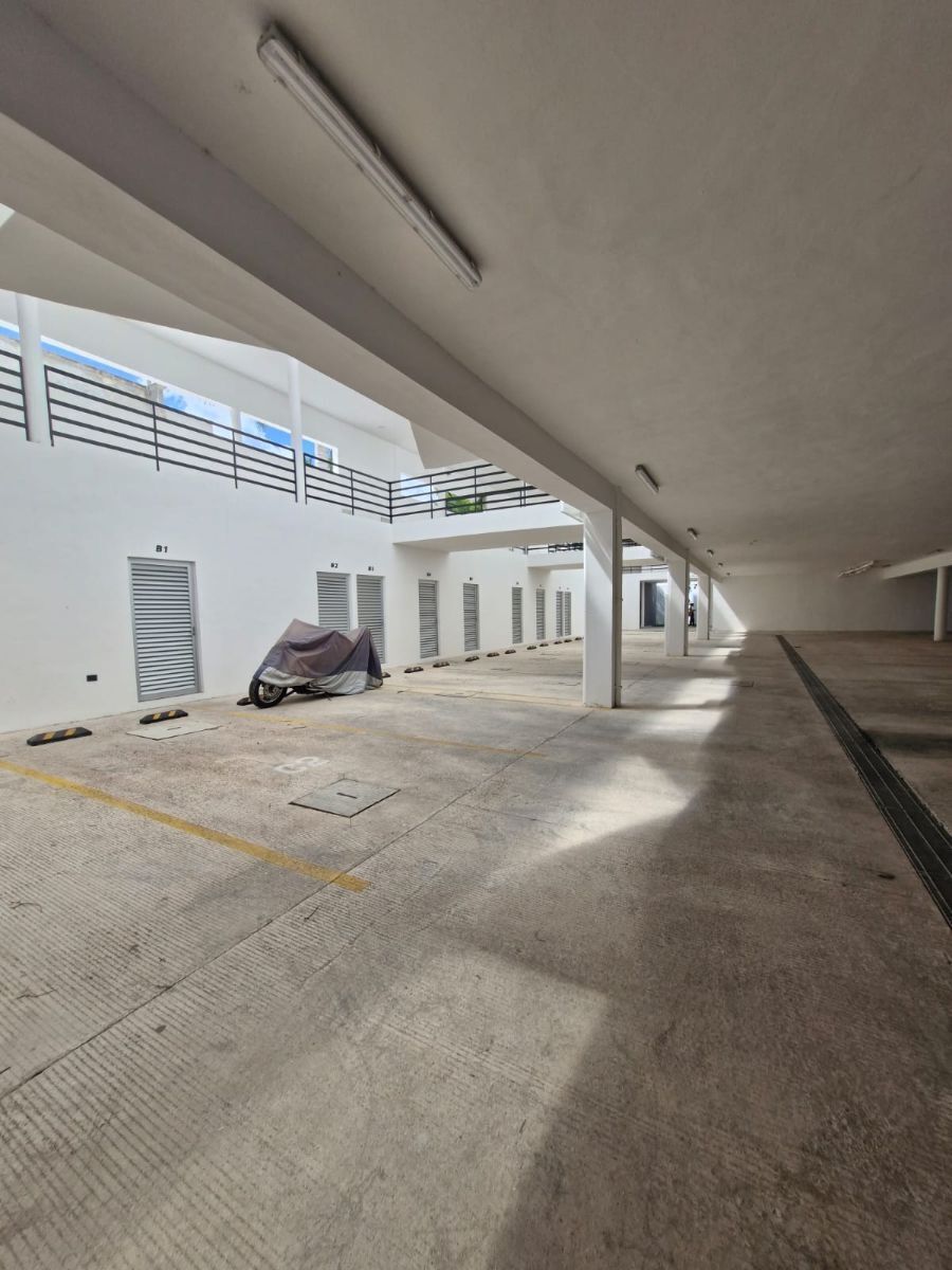 14 of 24: 2 ESTACIONAMIENTOS TECHADOS