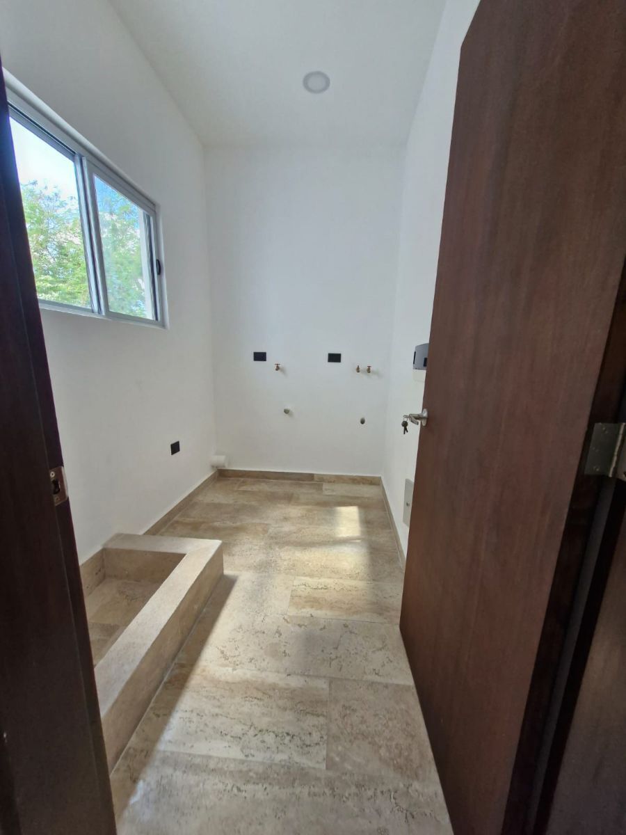 13 of 24: AREA DE LAVADO