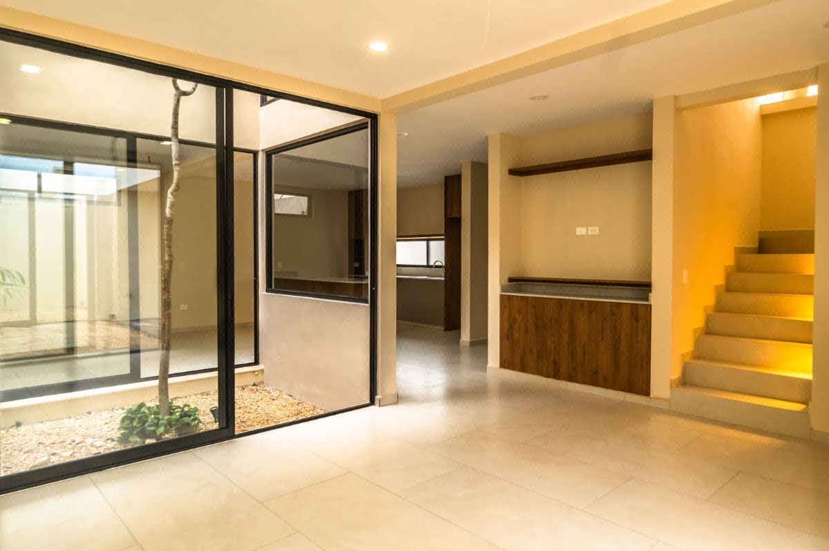 Casa en Venta Tipo Townhouse en Privada en Temozon Norte, Merida